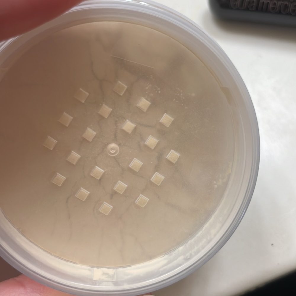 Laura Mercier, translucent powder - Picture 3 of 4